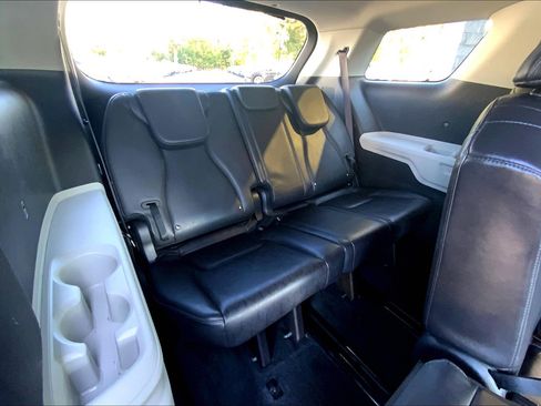 Used 2024 Kia Carnival LX image 29