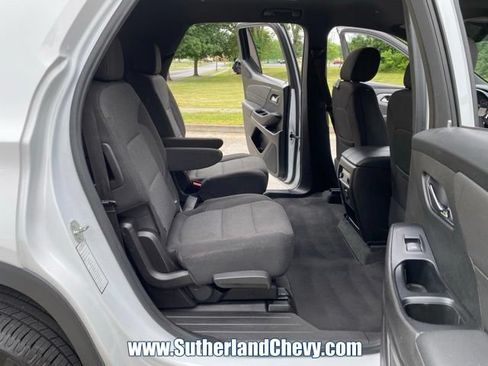 Used 2023 Chevrolet Traverse LT FWD image 36