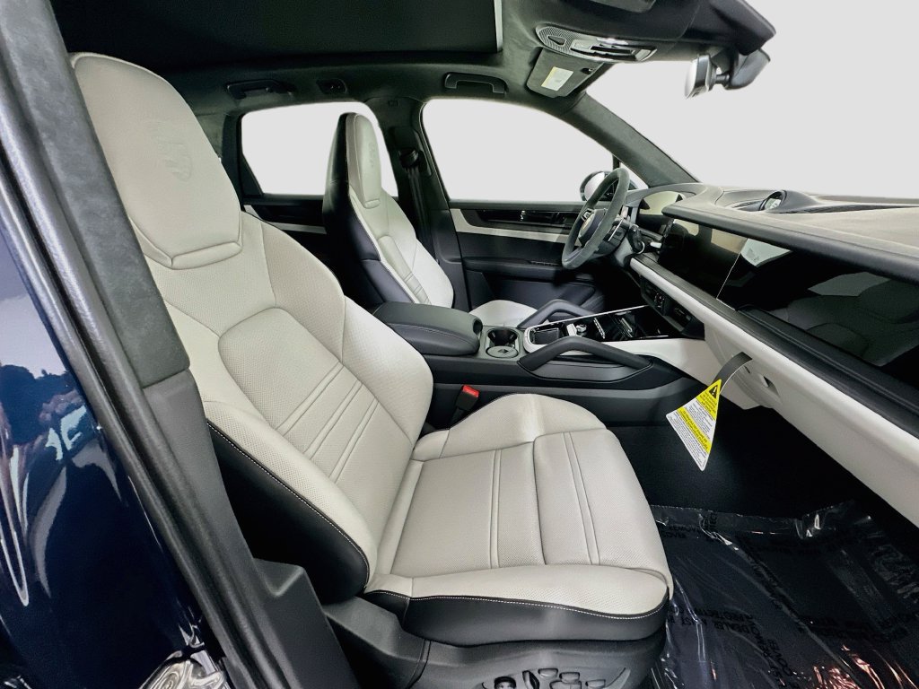 New 2026 Porsche Cayenne GTS AWD/4WD image 30