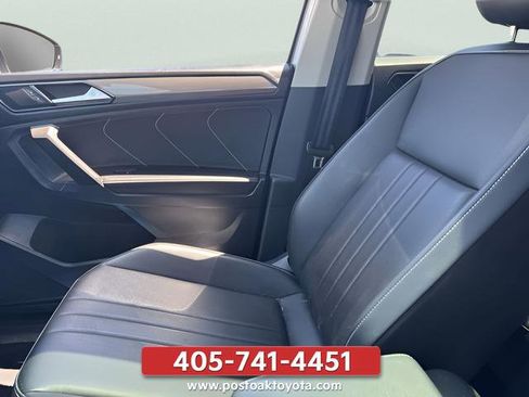 Used 2023 Volkswagen Tiguan SE w/ Panoramic Sunroof Package FWD image 12