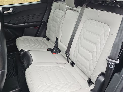 Certified 2024 Ford Escape SE w/ PHEV Premium Package image 15