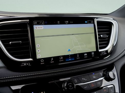 New 2026 Chrysler Pacifica Limited FWD image 16