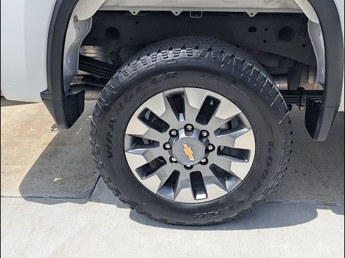 Used 2024 Chevrolet Silverado 2500 Custom w/ Custom Value Package AWD/4WD image 19