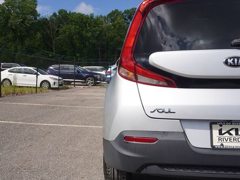 Used 2020 Kia Soul LX FWD image 12