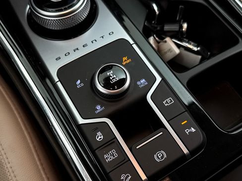 Certified 2023 Kia Sorento SX Prestige AWD/4WD image 7