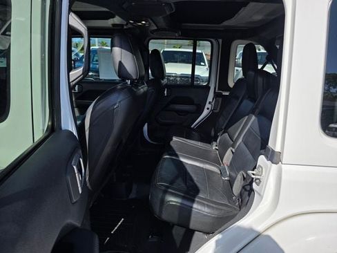 Used 2022 Jeep Wrangler Unlimited Sahara AWD/4WD image 10