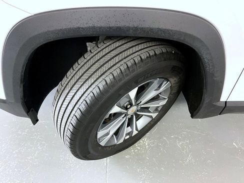 Used 2025 Chevrolet Equinox LT image 23