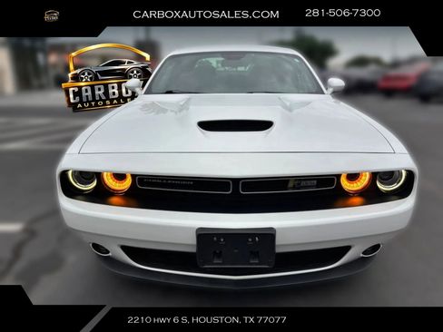 Used 2017 Dodge Challenger R/T w/ Driver Convenience Group RWD image 8
