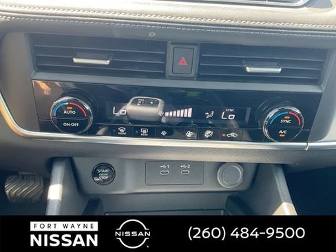 Used 2024 Nissan Rogue SV AWD/4WD image 17