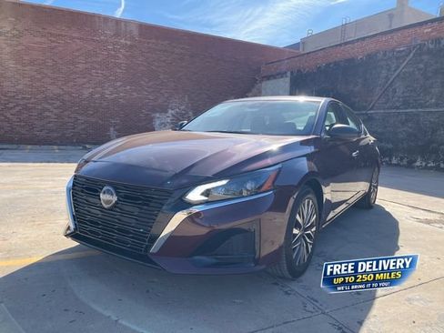Used 2025 Nissan Altima 2.5 SV FWD image 1