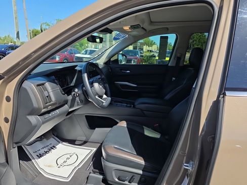Certified 2023 Nissan Pathfinder Platinum w/ Cargo Package AWD/4WD image 18