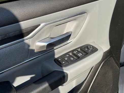 Used 2019 RAM 1500 Big Horn AWD/4WD image 13