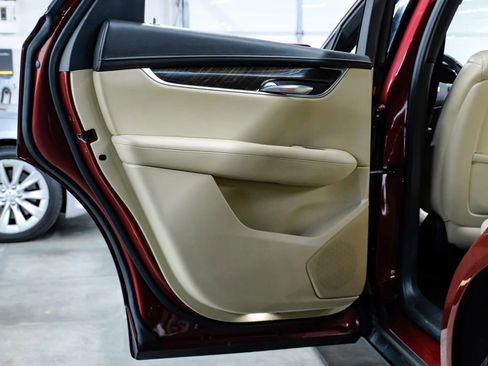 Used 2018 Cadillac XT5 FWD image 51