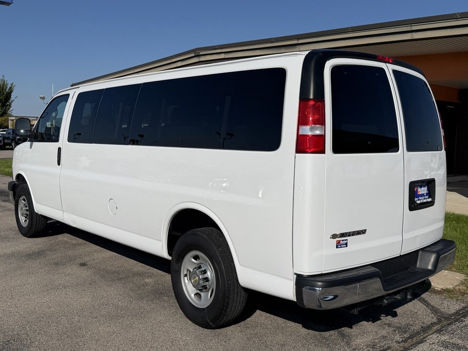 Used 2024 Chevrolet Express 3500 LT w/ LT Preferred Equipment Group RWD image 3