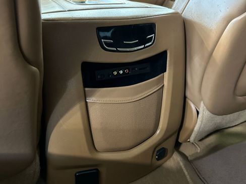 Used 2015 Cadillac Escalade Platinum AWD/4WD image 32