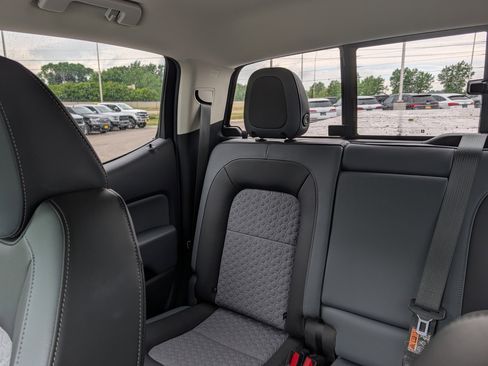 Used 2018 Chevrolet Colorado Z71 AWD/4WD image 12