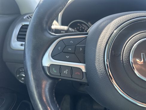 Used 2018 Jeep Compass Latitude w/ Popular Equipment Group FWD image 19