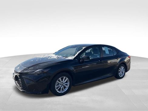 Used 2025 Toyota Camry LE image 8