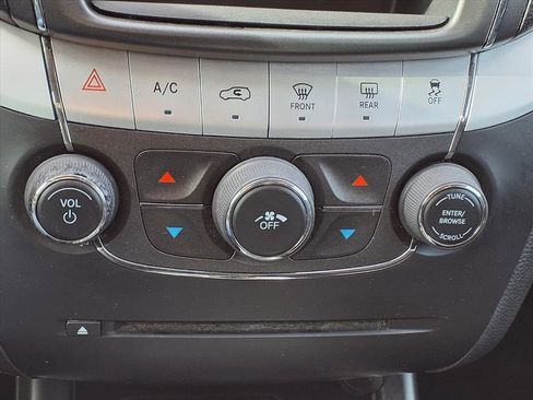 Used 2020 Dodge Journey SE w/ SE Popular Equipment Group image 22