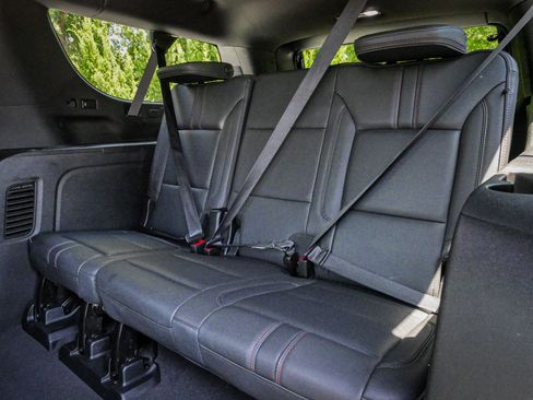 Used 2024 Chevrolet Suburban RST RWD image 31