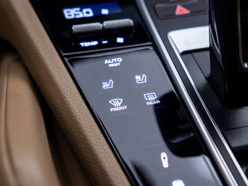 Certified 2023 Porsche Cayenne Platinum Edition image 26