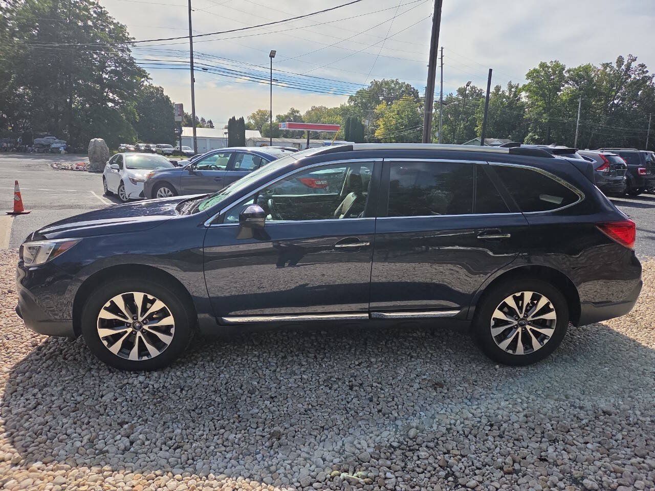 Used 2018 Subaru Outback 3.6R Touring AWD/4WD image 5