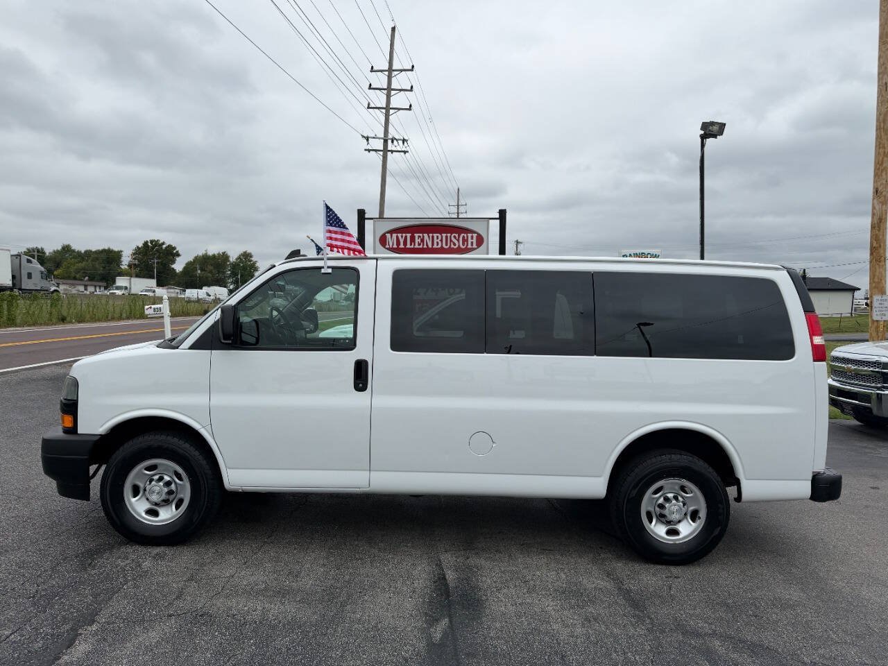 Used 2018 Chevrolet Express 2500 LS w/ Driver Convenience Package RWD image 2