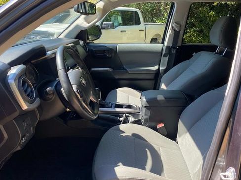 Used 2022 Toyota Tacoma SR5 w/ Technology Package RWD image 11