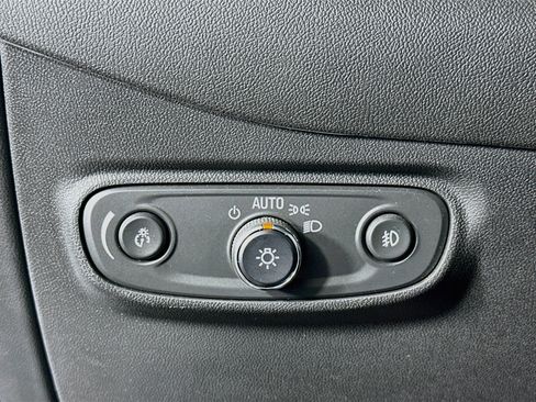Used 2023 Chevrolet Equinox Premier FWD image 17