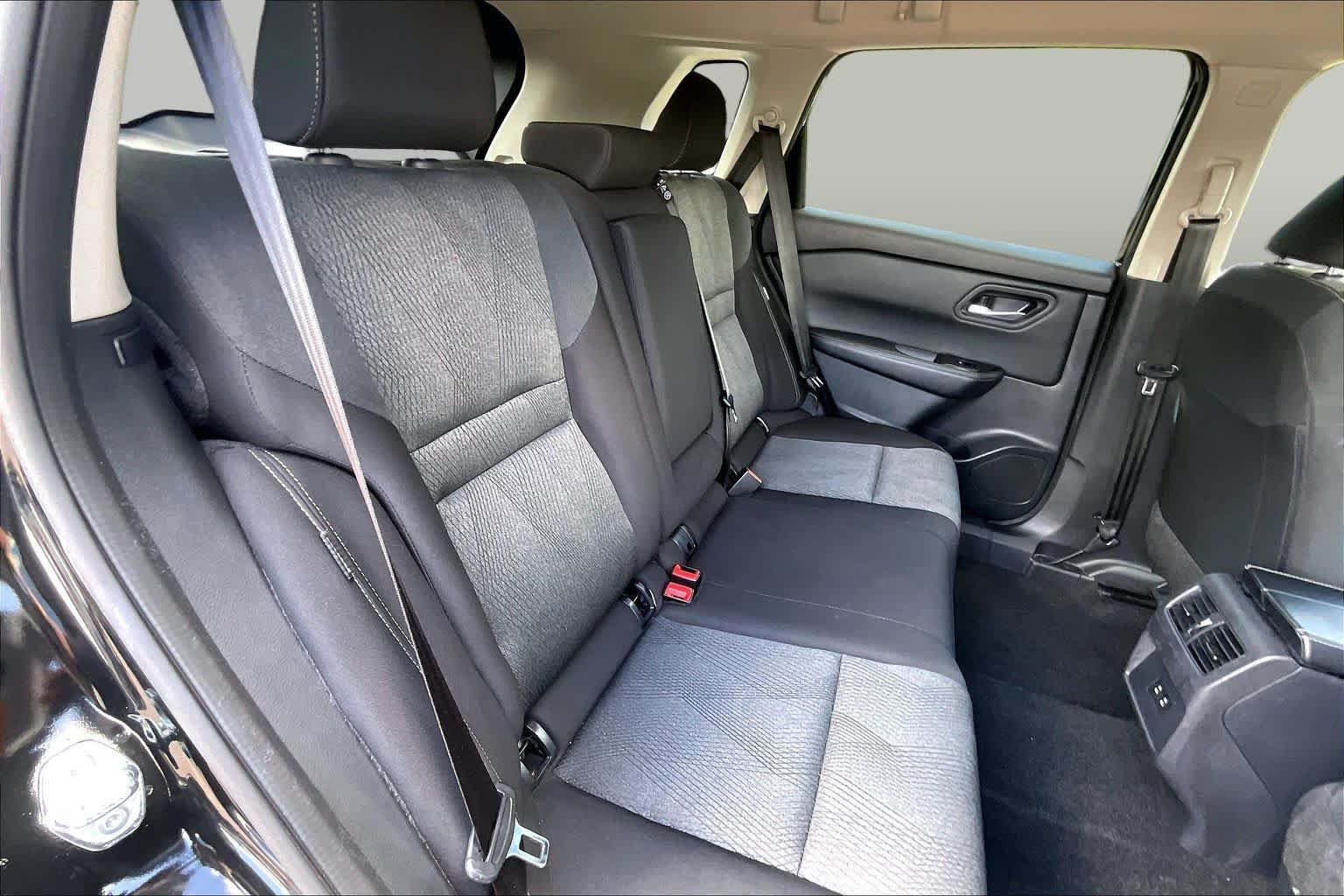 Used 2025 Nissan Rogue SV FWD image 19