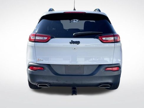 Used 2016 Jeep Cherokee Latitude FWD image 4