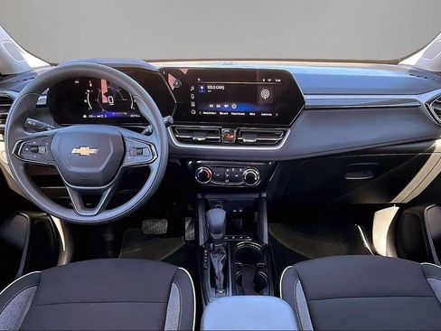 Used 2025 Chevrolet TrailBlazer LT AWD/4WD image 7