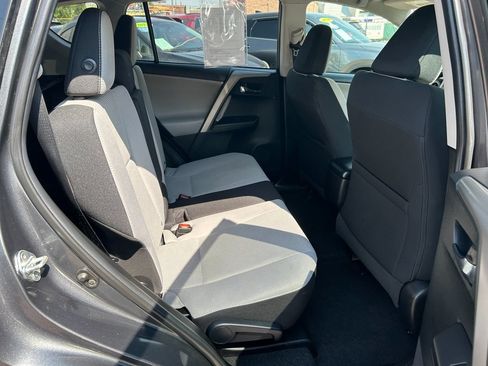 Used 2018 Toyota RAV4 XLE AWD/4WD image 18