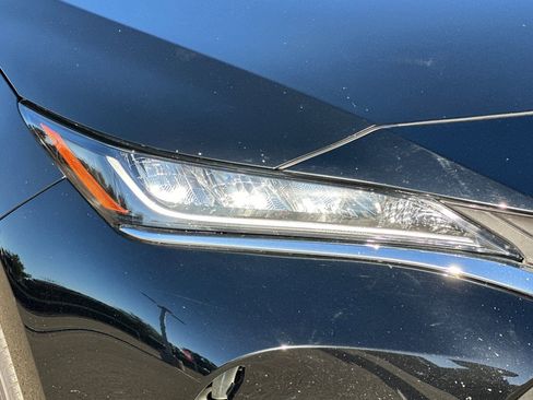 Used 2022 Toyota Venza LE image 47