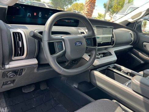 Used 2025 Ford Expedition Active AWD/4WD image 22