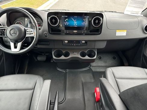 Used 2022 Mercedes-Benz Sprinter 4500 w/ Parking Package image 17