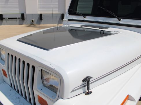 Used 1991 Jeep Wrangler Renegade AWD/4WD image 36