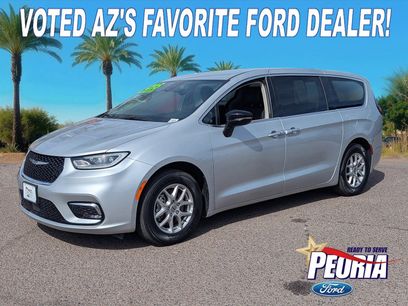 Used 2024 Chrysler Pacifica Touring-L