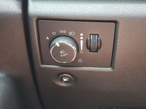 Used 2021 Jeep Grand Cherokee Laredo X AWD/4WD image 25