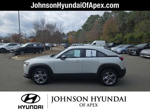 Used 2022 MAZDA MX-30 Electric w/ Premium Package image 19