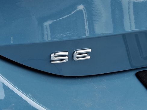 Used 2025 Volkswagen Tiguan SE image 31