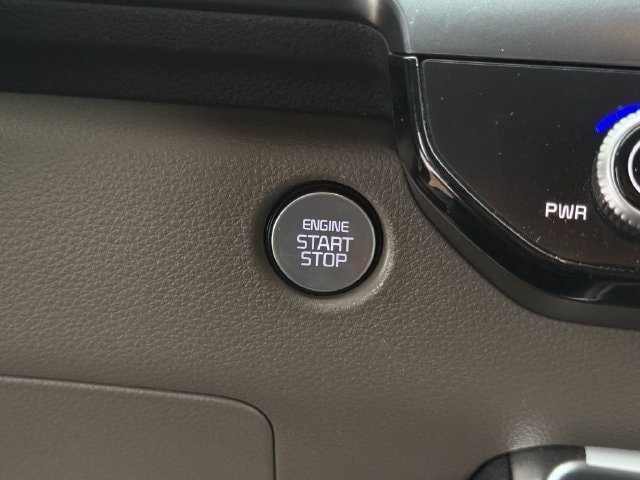 Used 2025 Kia Carnival FWD image 22