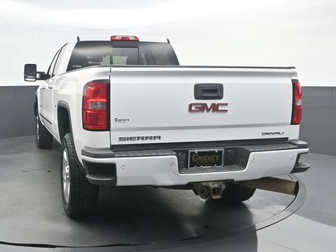 Used 2015 GMC Sierra 2500 Denali w/ Duramax Plus Package AWD/4WD image 6