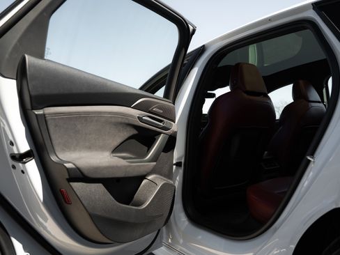 Certified 2025 Audi S6 e-tron Prestige w/ 21" Black Optic Package image 32