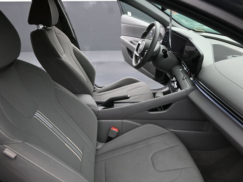 Certified 2024 Hyundai Elantra SEL FWD image 30