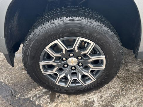 Used 2024 Chevrolet Colorado LT w/ LT Convenience Package III image 9