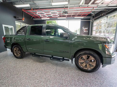 Used 2024 Nissan Titan SV w/ SV Bronze Edition Package RWD image 5