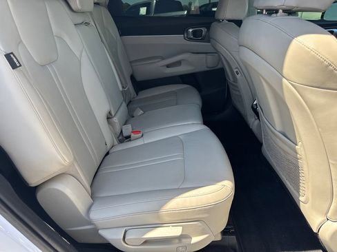 Used 2025 Kia Sorento S FWD image 16