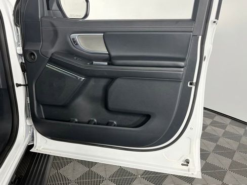 Used 2025 Ford Expedition Platinum image 36