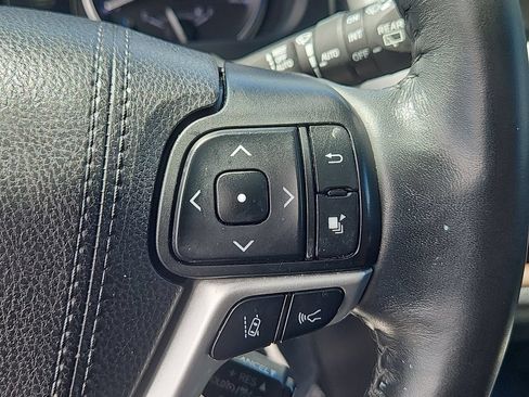 Used 2019 Toyota Highlander Limited Platinum AWD/4WD image 28